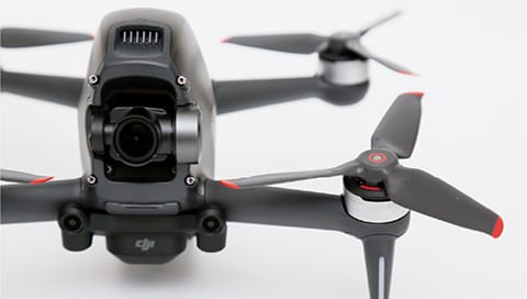 ドローン飛行の基礎知識を座学で学び、DJI社製機体の操作技術の習得を目指します。