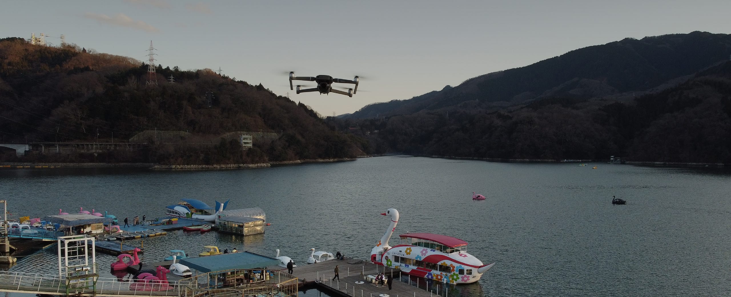 ドローンホリックカフェは、ドローン関連でお悩みの方のお役に立ちたいと考えています。
知りたいことや不安なことがあれば、いつでもお気軽にご相談ください。
そのハードルを乗り越えて、ドローンの活用方法や楽しみ方を一緒に模索していきましょう。